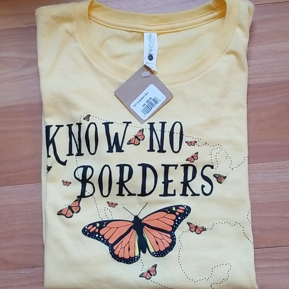 ๐๏ธ Yellow Graphic Tee - Picture 3 of 5